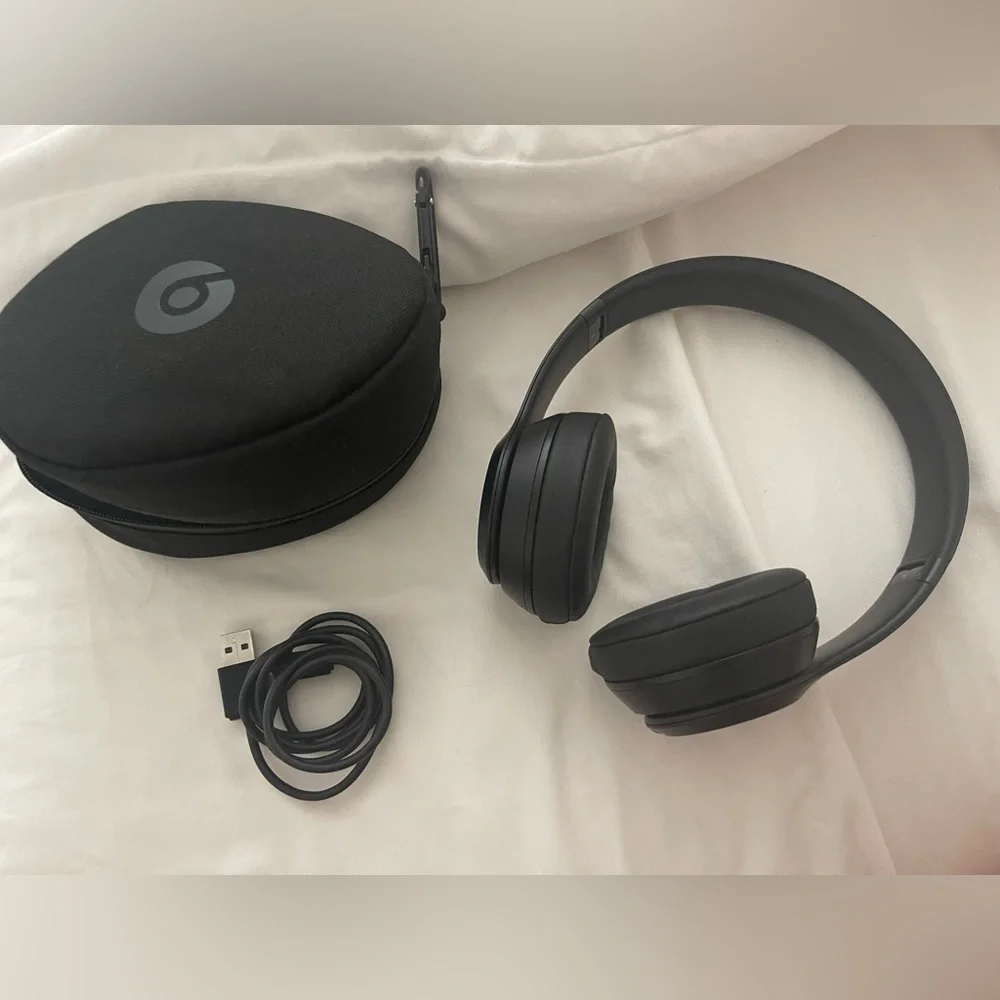 Beats Solo 3 - Picture 1 of 2